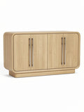 ** **Moderner Holzschrank mit gerillte Oberfläche und Edelstahlgriffen**